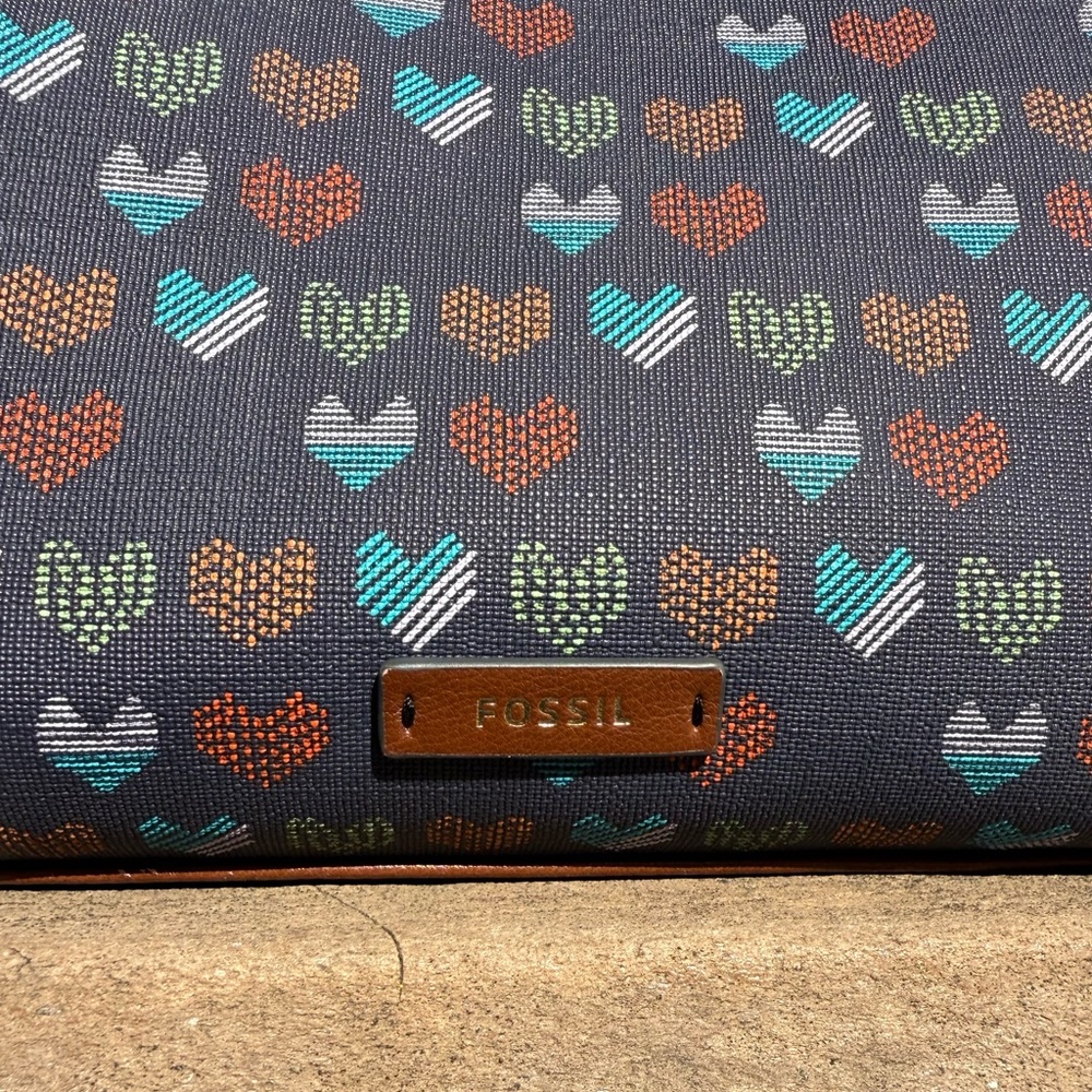 GUC! Fossil Heart Pattern Flag Large Leather Navy Blue Brown Tote Bag - Picture 4 of 11